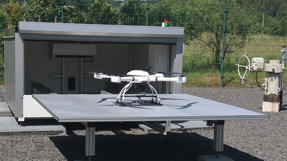 Drone hangar with drylin W