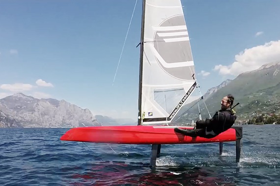 Sports catamaran on the water with numerous iglidur® components